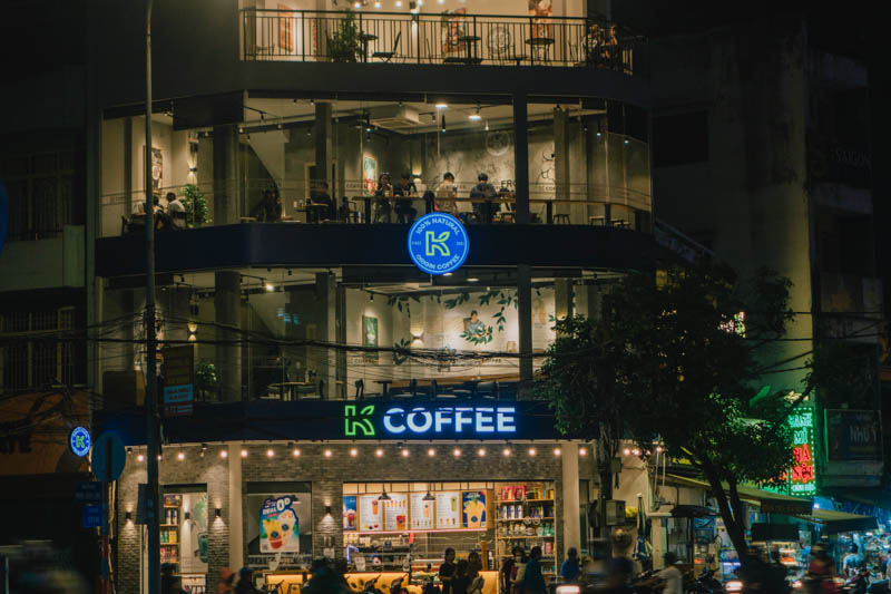 quan cafe mat tien 10m